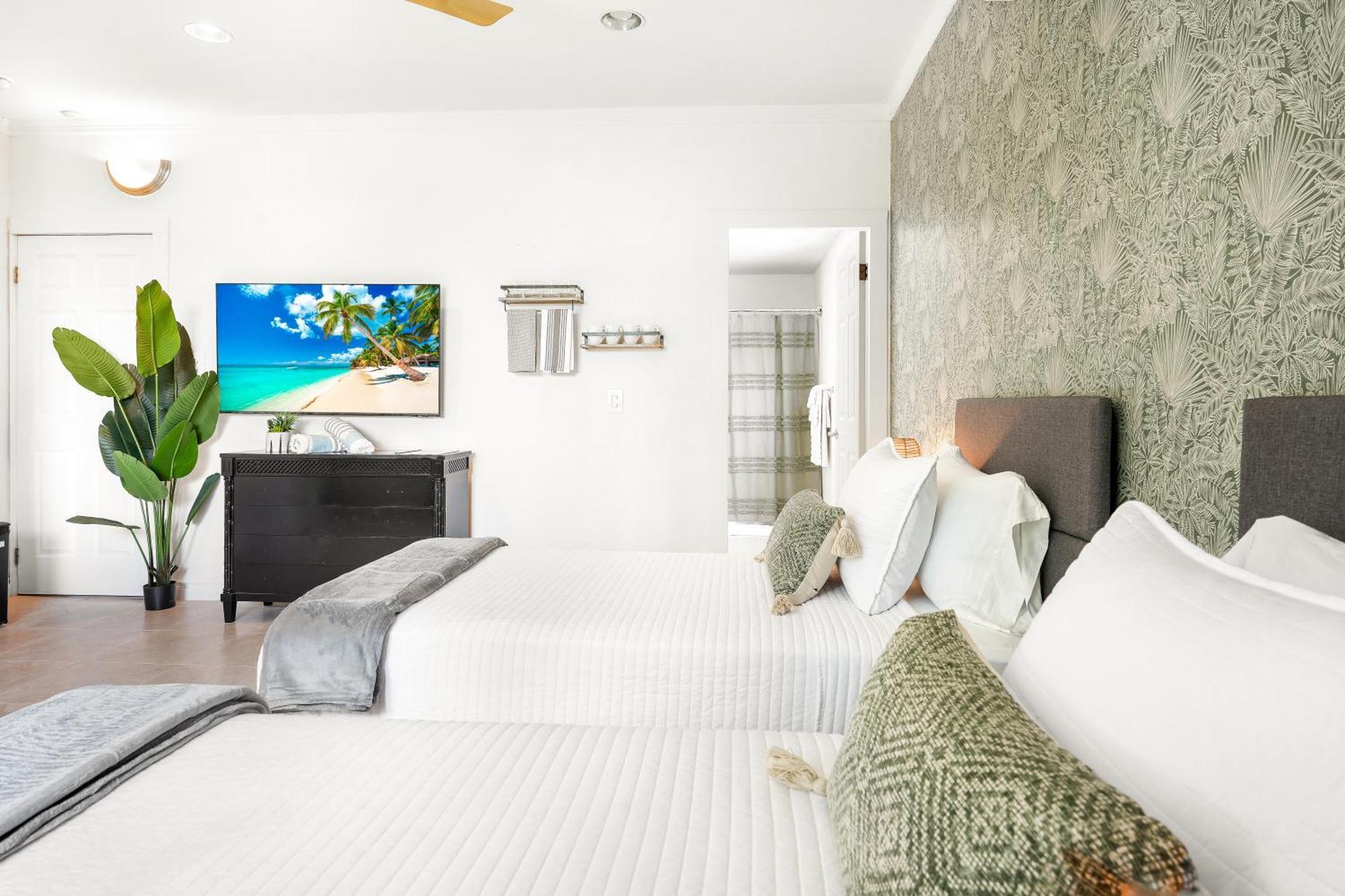 Cobalt Coast Resort West Bay Exterior foto